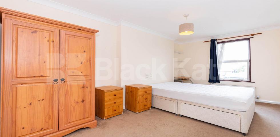 			NEW INSTRUCTION!, 2 Bedroom, 1 bath, 1 reception Flat			 North Villas, CAMDEN SQUARE